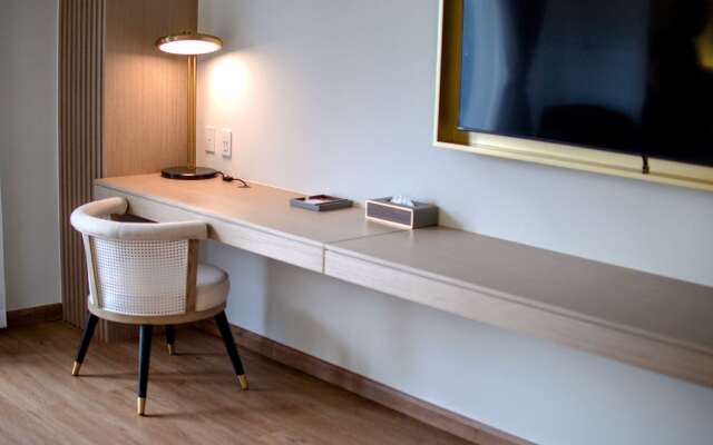 Dolce by Wyndham Hollywood