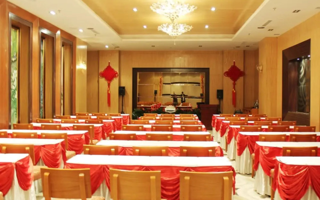 Jinjiang Peninsula Seasons Hotel