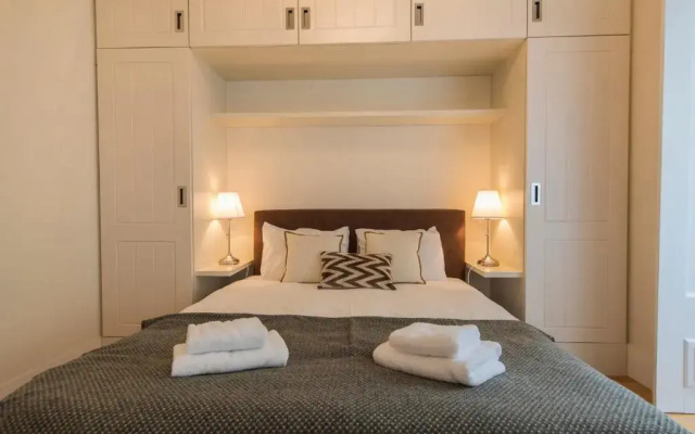 Lovelystay - Cozy Duplex Home in Alfama