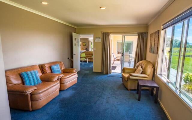La Casa Al Mare - Golden Bay Beach House