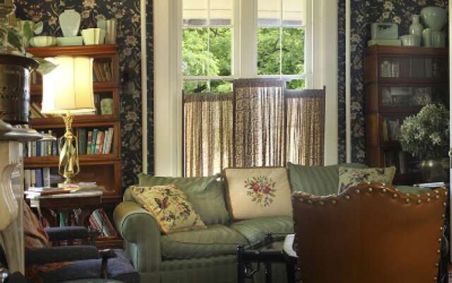 Alice's Snyder House Bed and Breakfast