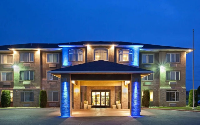 Quality Inn & Suites(.)