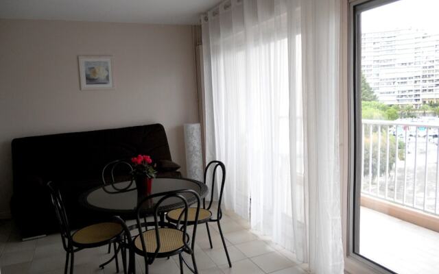 Apartment With one Bedroom in Mandelieu-la-napoule, With Wonderful Mou