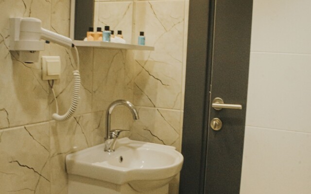 Bois Hotel And Cafe And Restaurant