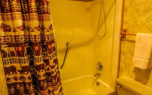 Smoketree Lodge by VRI Resort