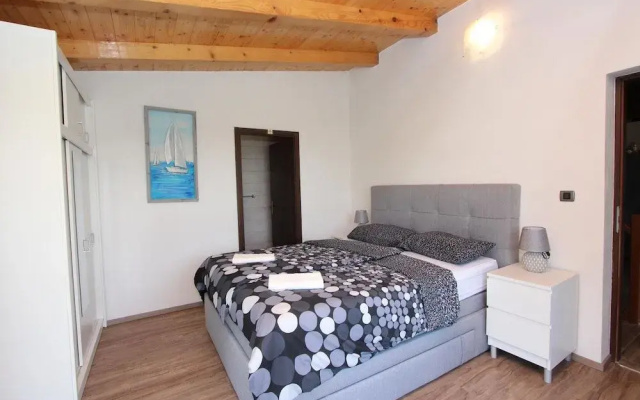 Holiday House Cuvi
