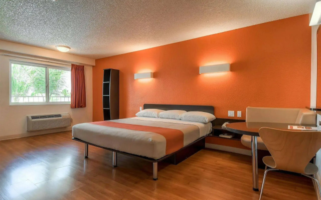 Motel 6 Anaheim Maingate