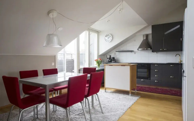 2ndhomes 2BR Penthouse with Balcony and Sauna