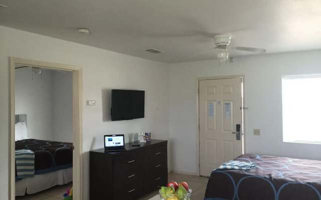 Port Isla Inn