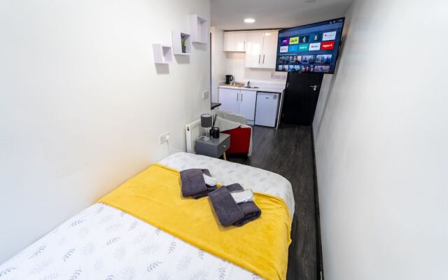 46 North Road Studios Near QE and UOB