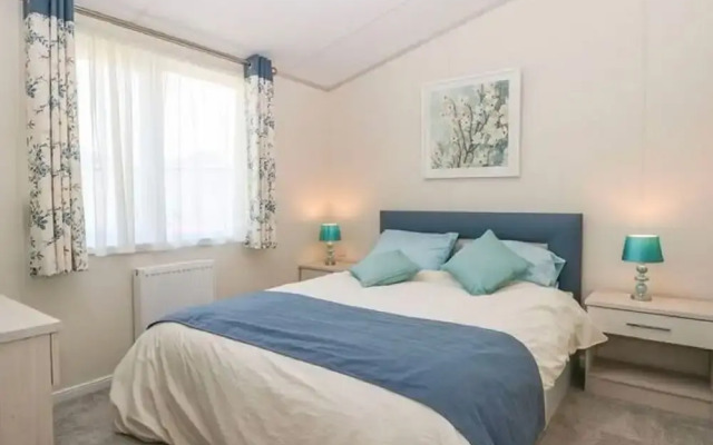 Lavish Holiday Home in Saint Leonards With Swimming Pool