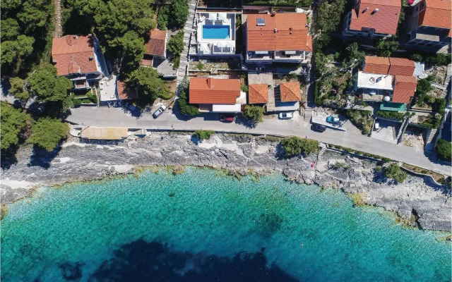 Two-Bedroom Apartment in Prigradica