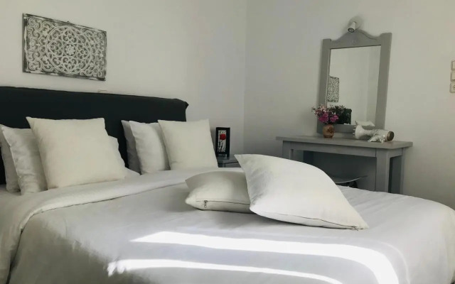 studio apartment Violetta at Livadia beach
