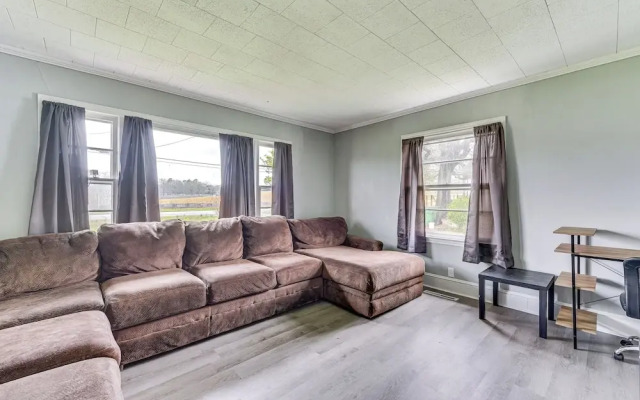 Cozy Charlotte Home w/ Fire Pit ~ 6 Mi to Uptown!