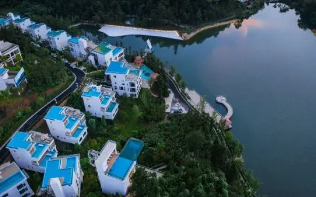 Moganshan High Mountain Forest Adventure Park · Xuan Yong Shilily Hotel