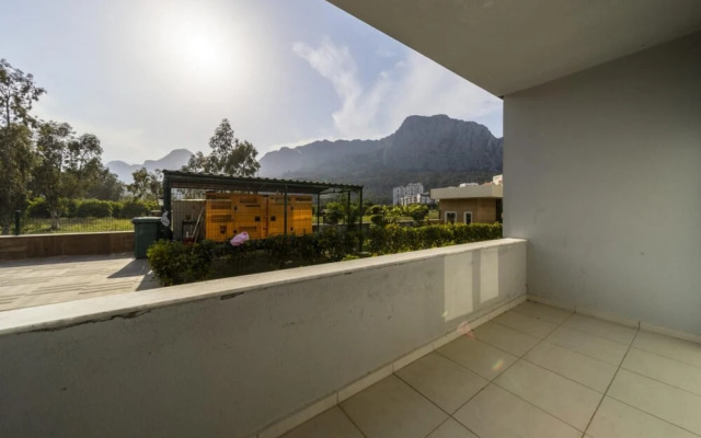 Flat With Shared Pool and Balcony in Konyaaltii