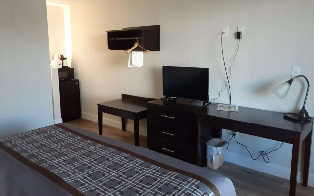 Travelodge by Wyndham Virginia Beach Bay Beach