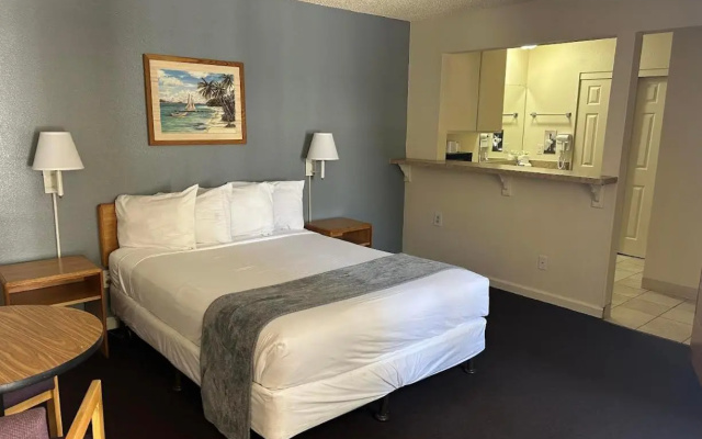California Suites Hotel - Image 5