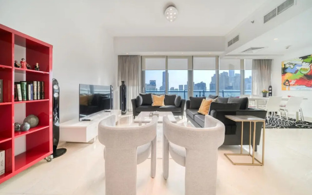 Big Bright Luxury Marina View Apt Near Beach