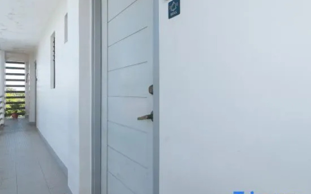 RedDoorz Hostel @ St. Paul Village LapuLapu - Vaccinated Staff