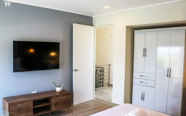 w Outstanding 2BR Duplex With AC in San Isidro