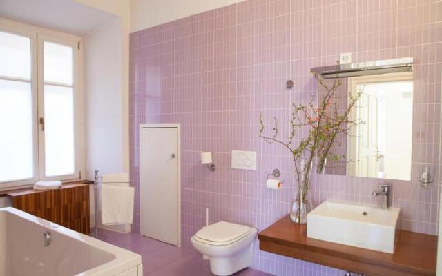 Julija&Robert's Riverview Apartments and Rooms