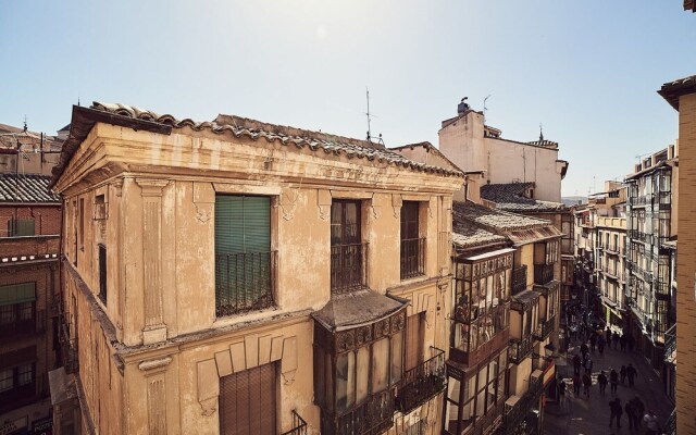 La Balconada de Toledo by Toledo AP