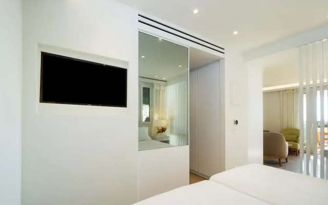 Glyfada Glow Suites by Corfuescapes