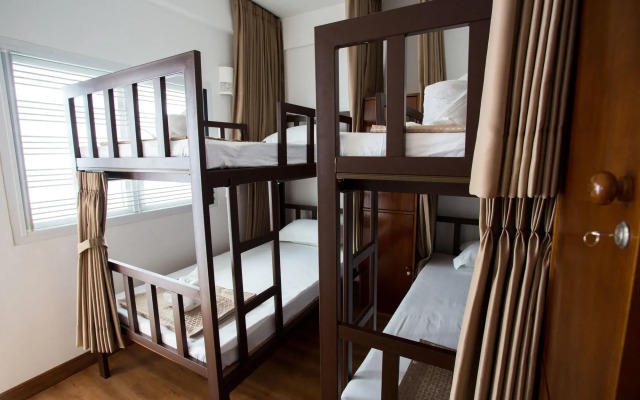 Les Fleurs Bangkok Hostel