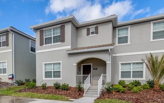 5 Bedroom 4 Bathroom Storey Lake
