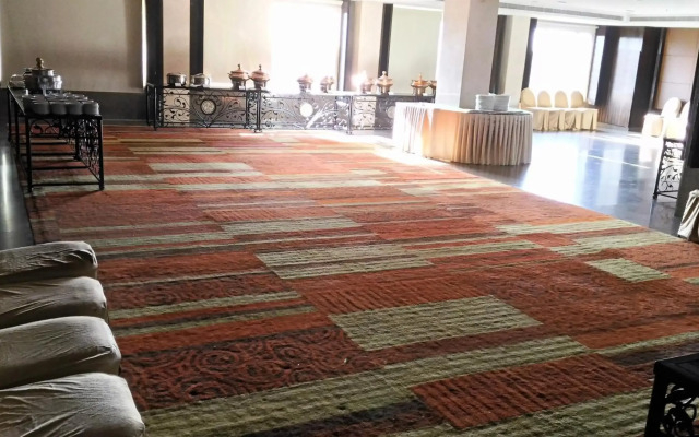 Taj Tristar