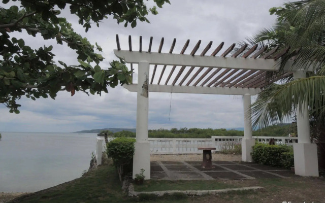Moalboal Beach Resort