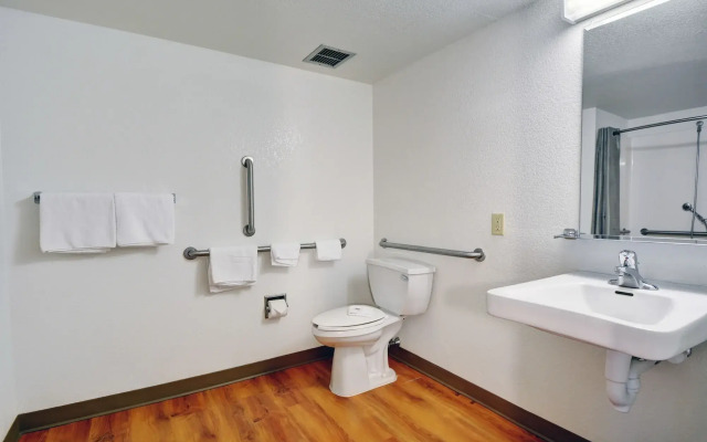 Motel 6 Seekonk, MA - Providence East