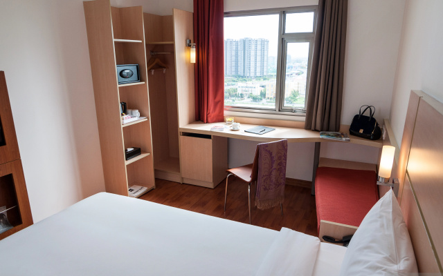 Ibis Saigon South