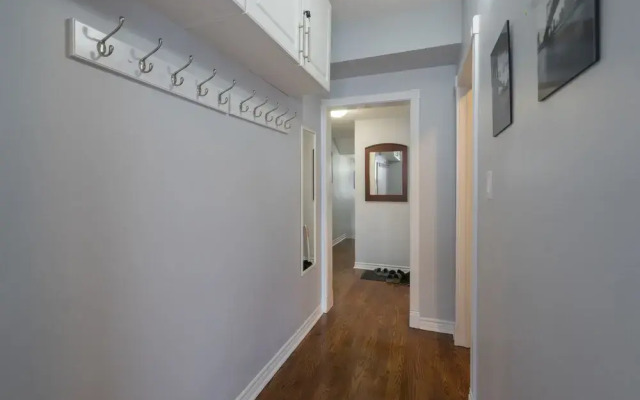 Applewood Suites - 4 BDRM King West