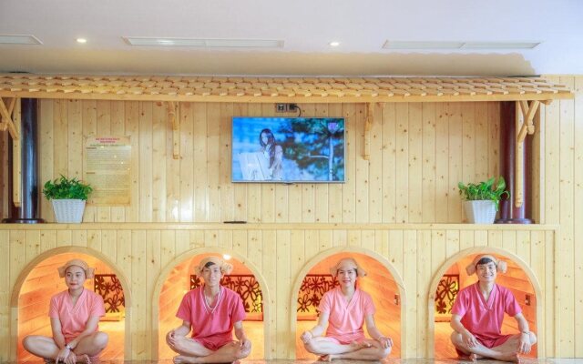 Gold Coast Hotel Resort & Spa