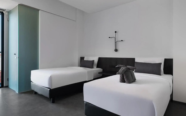 REZ Hotel
