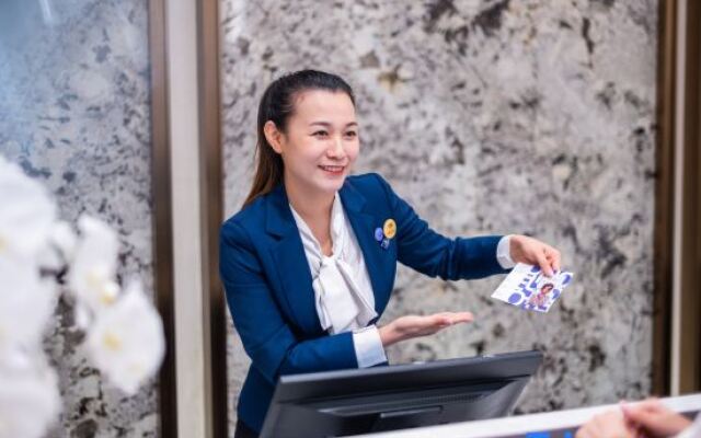 Novotel Jinniu Hotel