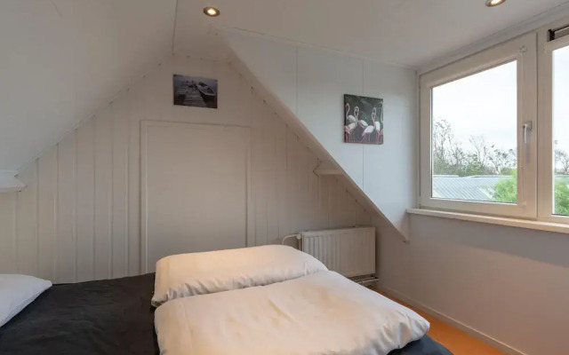 Klaproos, Holiday Home