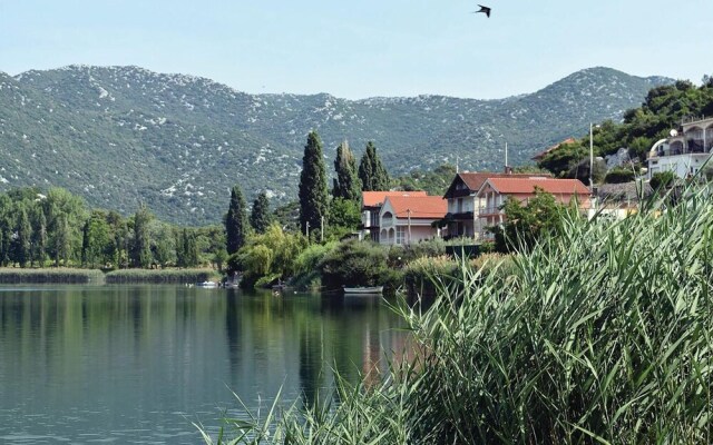 Nice Home in Bacinska Jezera With Wifi and 3 Bedrooms
