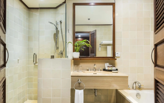 Chatrium Hotel Royal Lake Yangon