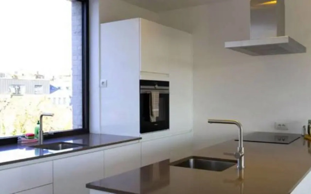Spacious 3BR 2/5 BA Near Diamond District by Oneluxstay