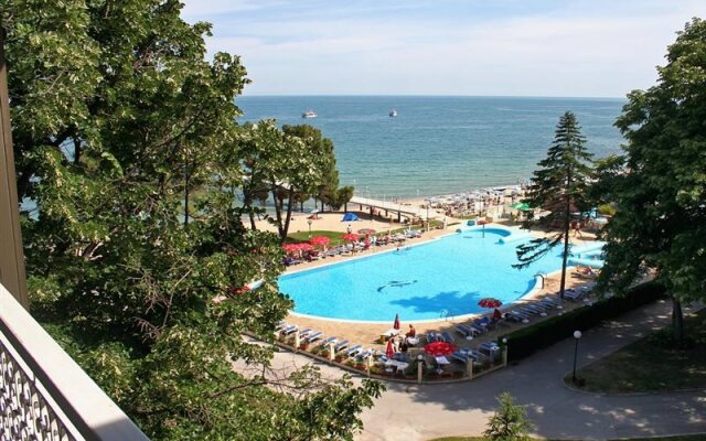 Lotos Hotel - Riviera Holiday Club