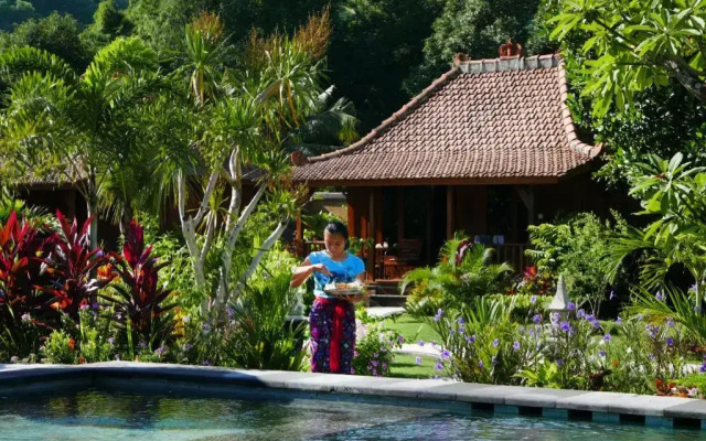 Kubu Kangin Resort