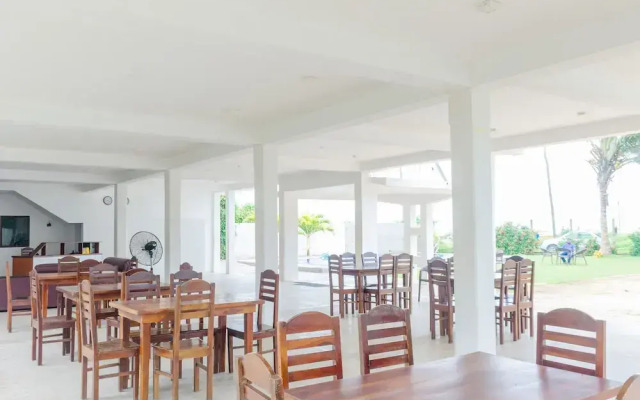 OYO 406 Moya Hotel & Beach Resort