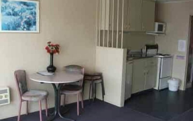 Townhouse Motel
