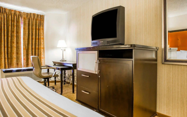 Econo Lodge Inn & Suites Stevens Point