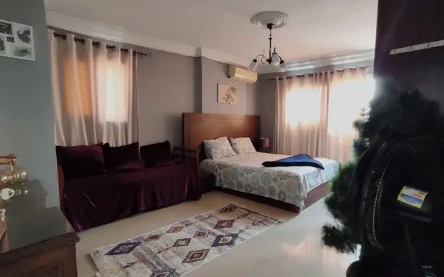 Charming 3-bedroom Apartment in Alexandria With City View
