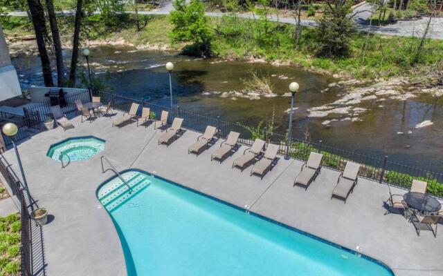 Stream On! Cedar Lodge 201