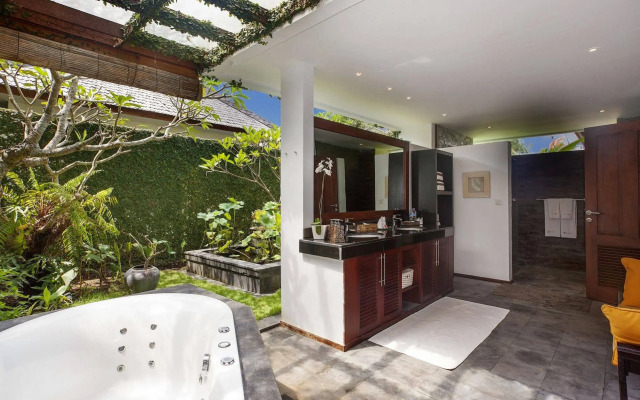 The Sanctus Villa